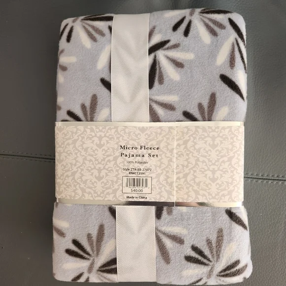 NWT Mayfair micro fleece pajama set, blue, size medium - Picture 3 of 3